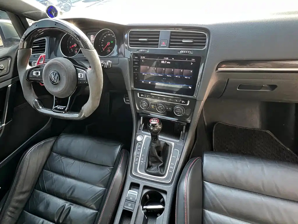 VOLKSWAGEN GOLF GTI 2016