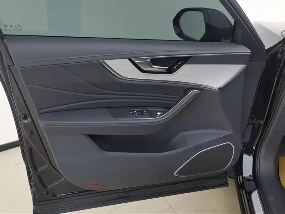 HONGQI HS5 2025