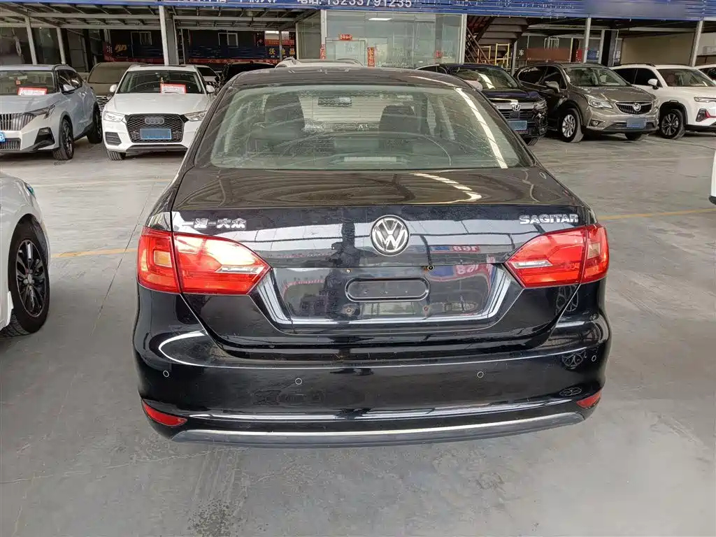 VOLKSWAGEN SAGITAR 2014