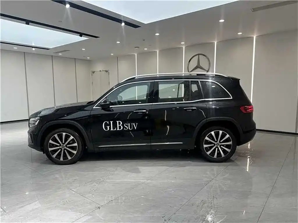 MERCEDES BENZ GLB 2024