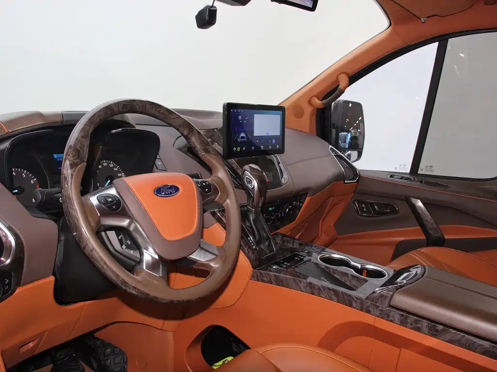 FORD TOUREO 2020