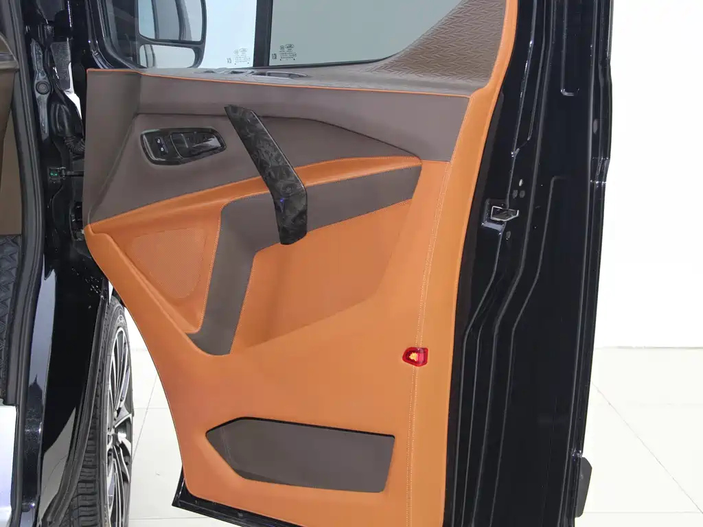 FORD TOUREO 2020