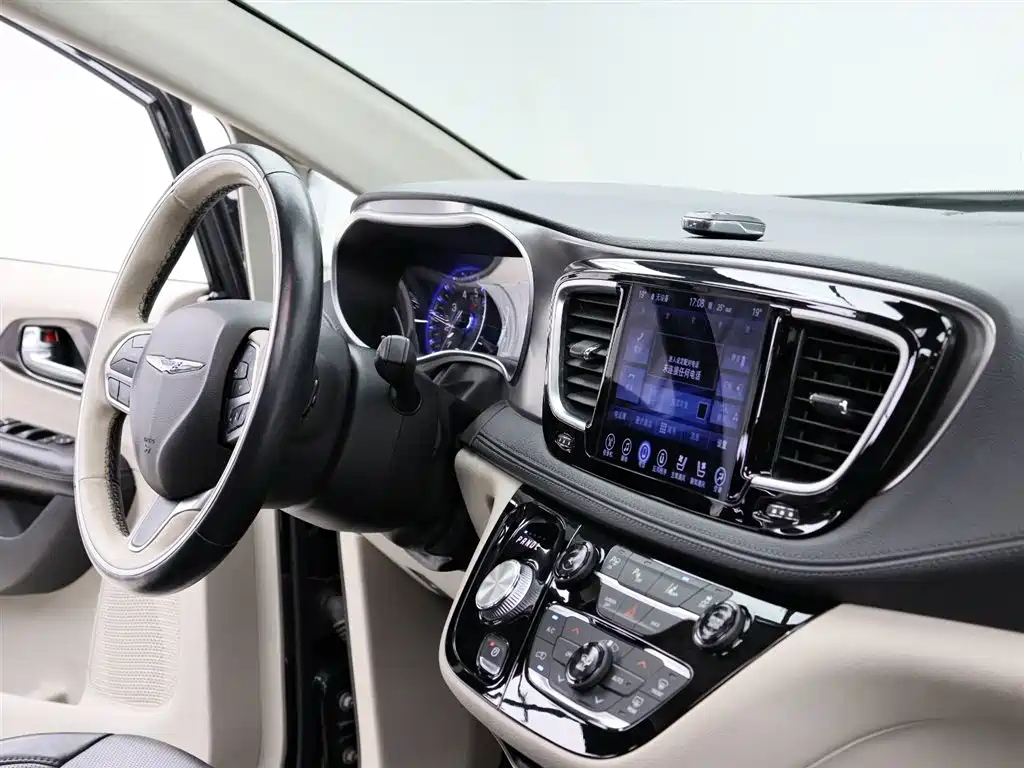 CHRYSLER OTHER 2017