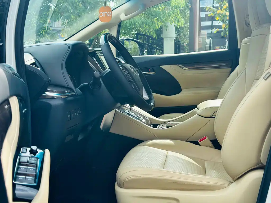 TOYOTA ALPHARD 2018