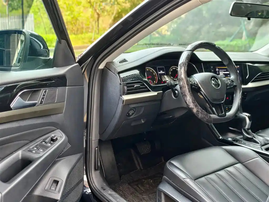 VOLKSWAGEN PASSAT 2021