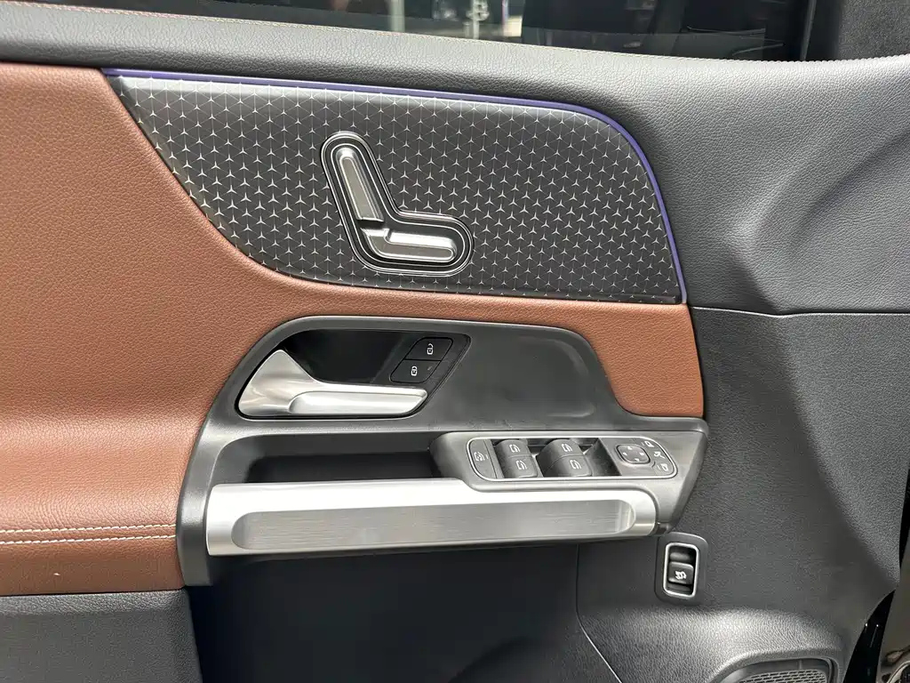 MERCEDES BENZ GLB 2025