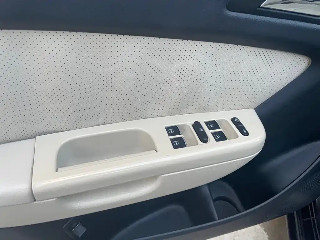 VOLKSWAGEN LAVIDA 2011