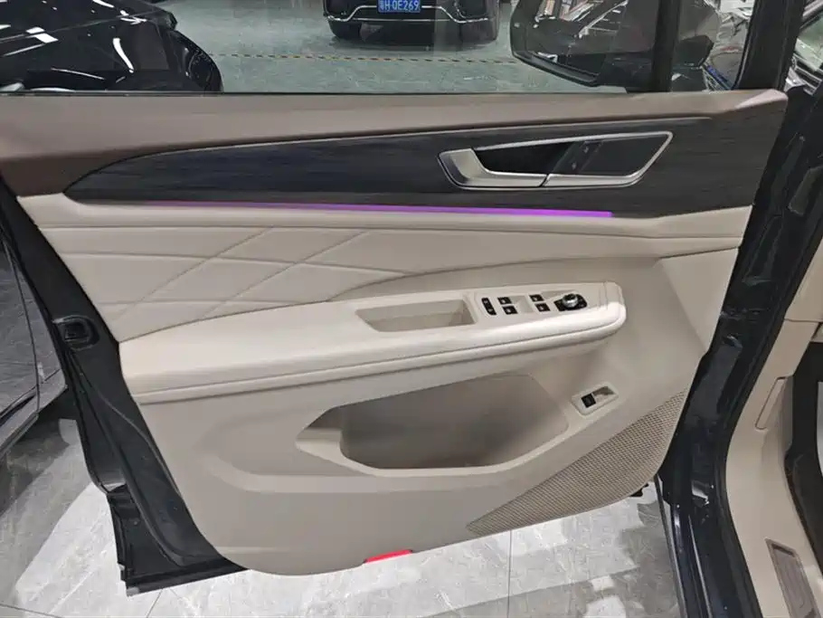 VOLKSWAGEN VILORAN 2023