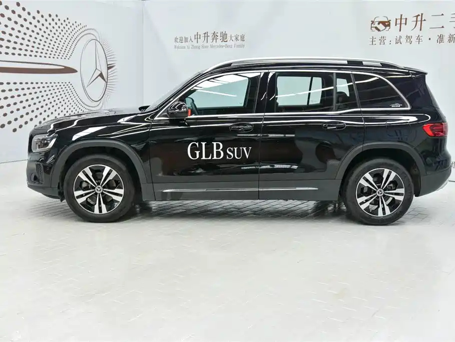MERCEDES BENZ GLB 2024
