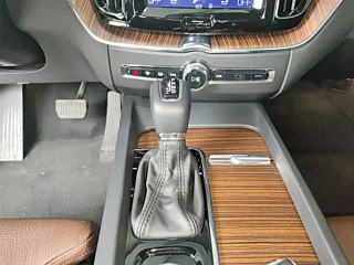 VOLVO XC60 2021 YEAR T5 4WD DELUXE EDITION 2021