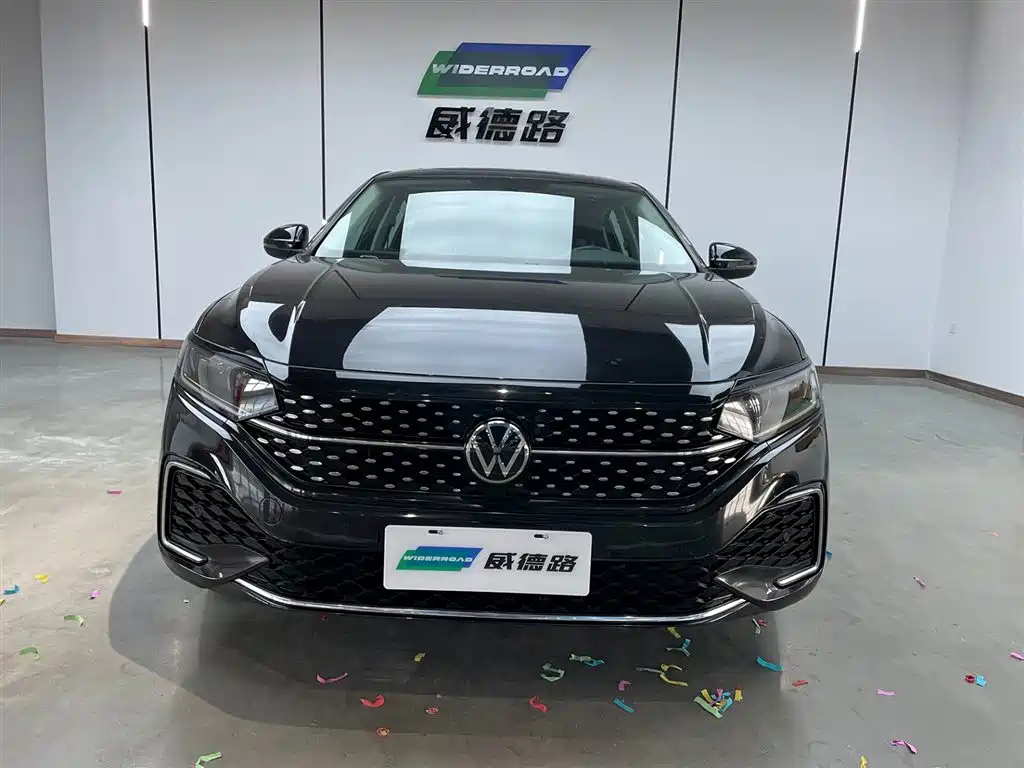 VOLKSWAGEN PASSAT 2023