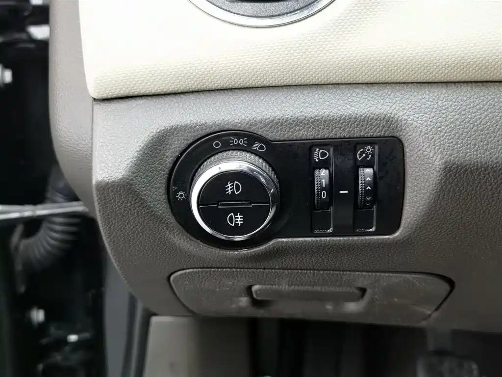 CHEVROLET CRUZE 2015