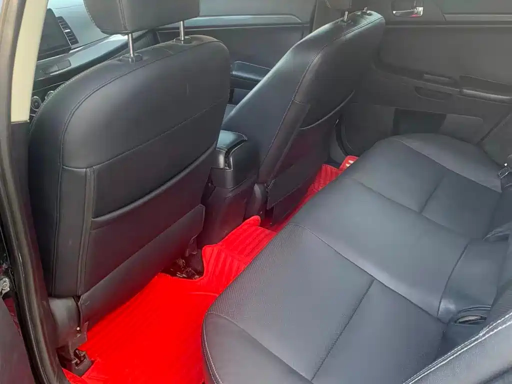 MITSUBISHI LANCER EX 2011