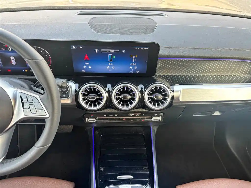 MERCEDES BENZ GLB 2025