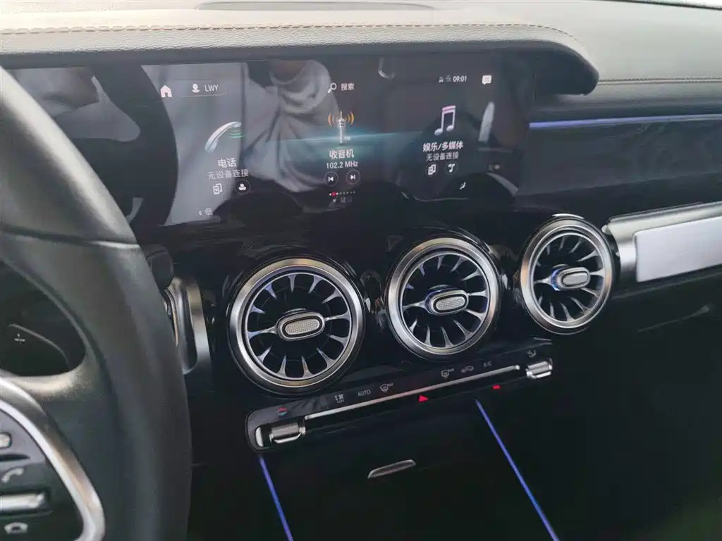 MERCEDES BENZ GLB 2021