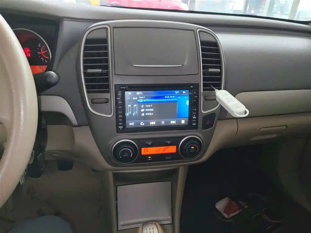 NISSAN SYLPHY 2012