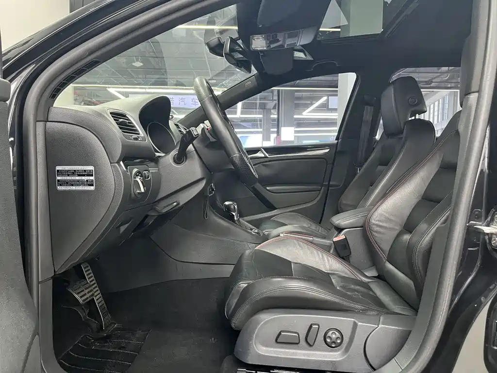 VOLKSWAGEN GOLF GTI 2012