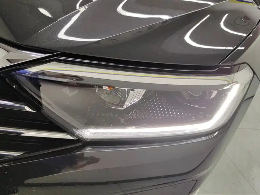 VOLKSWAGEN SAGITAR 2020