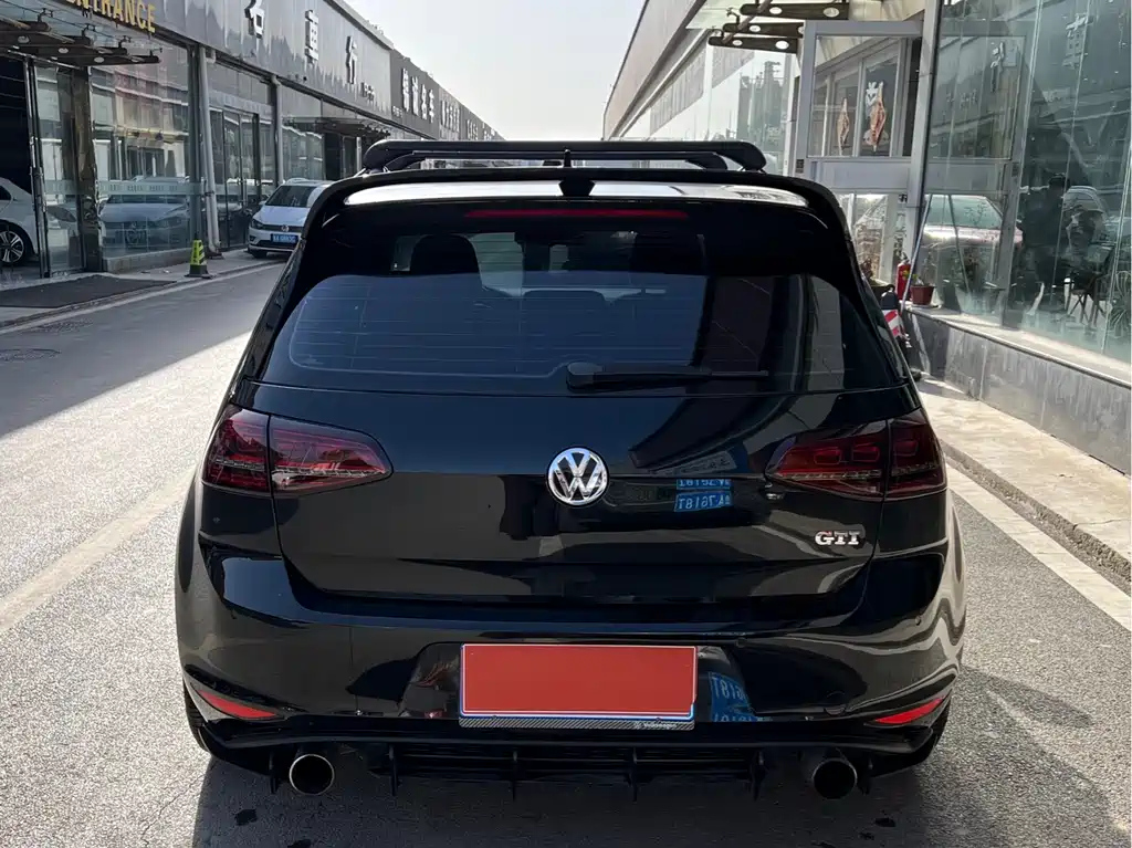 VOLKSWAGEN GOLF GTI 2016
