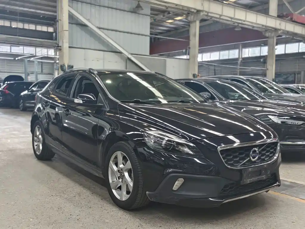 VOLVO V40 2014