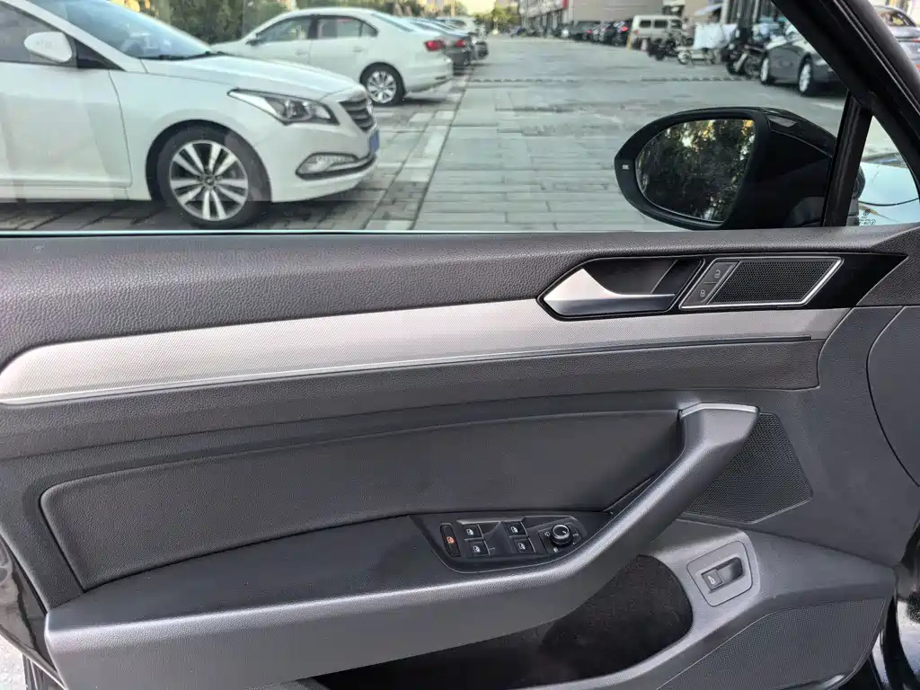 VOLKSWAGEN MAGOTAN 2017