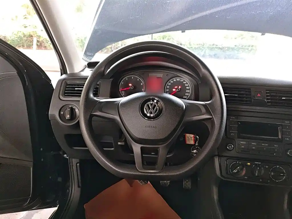 VOLKSWAGEN SANTANA 2016