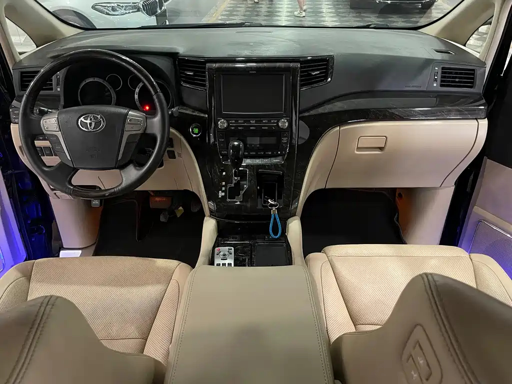 TOYOTA ALPHARD 2012