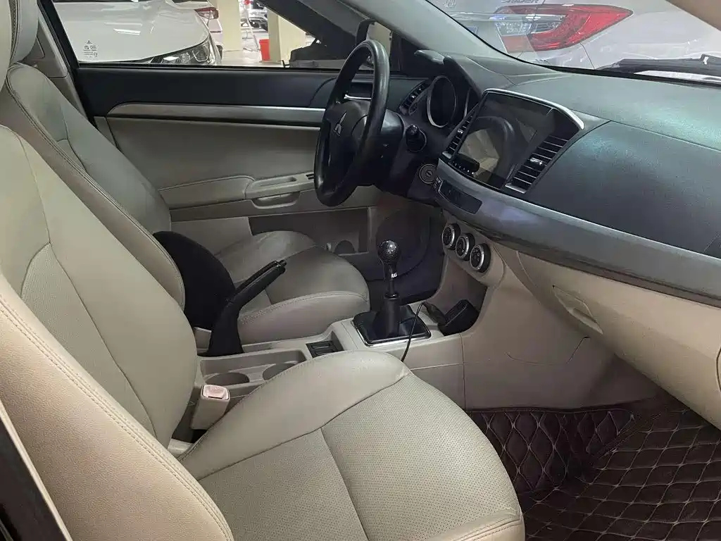 MITSUBISHI LANCER EX 2010