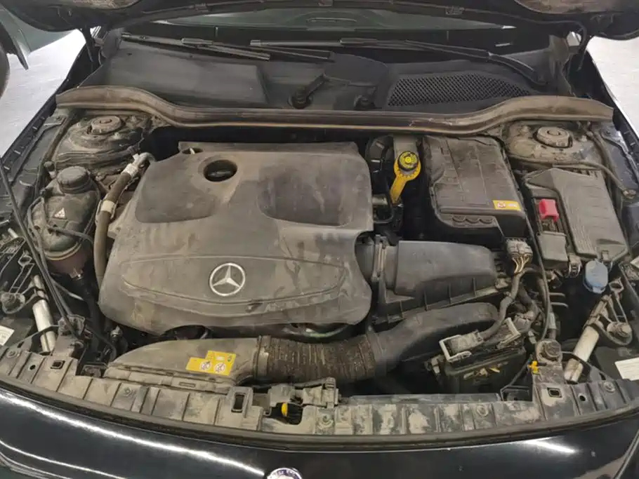 MERCEDES BENZ GLA 2015