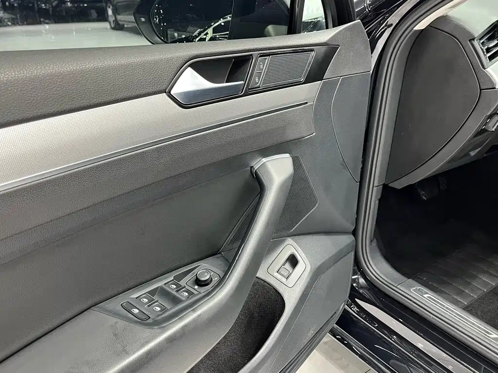 VOLKSWAGEN MAGOTAN 2020
