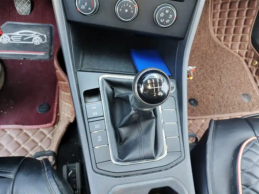 VOLKSWAGEN BORA 2019