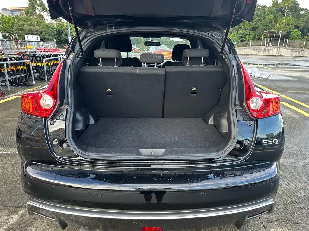 INFINITI ESQ 2018