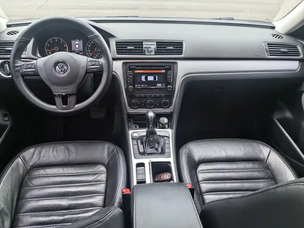 VOLKSWAGEN PASSAT 2014