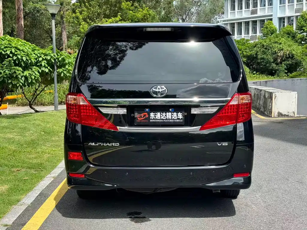 TOYOTA ALPHARD 2012