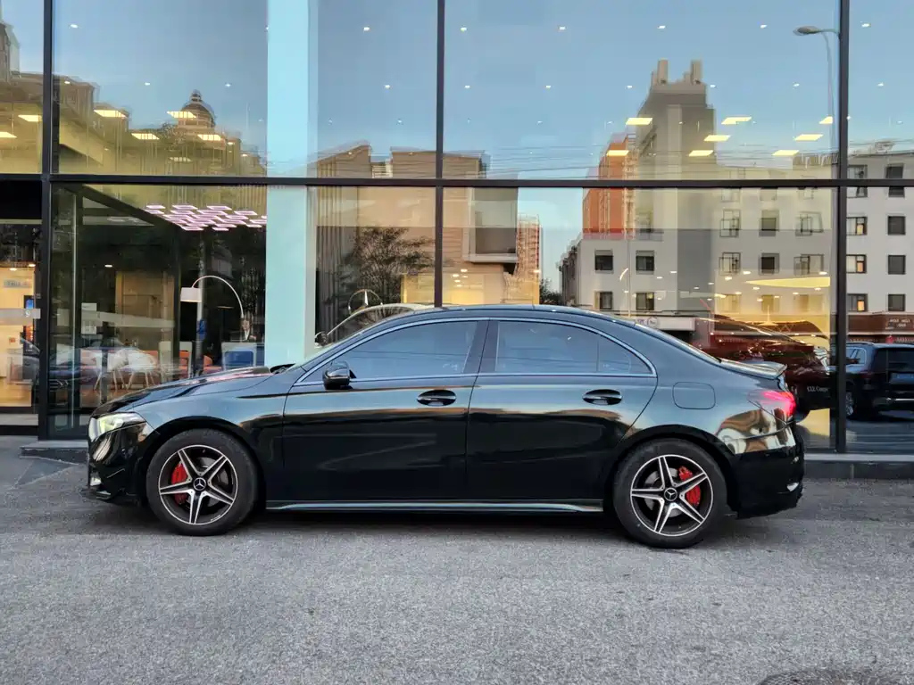 MERCEDES BENZ A-CLASS 2021