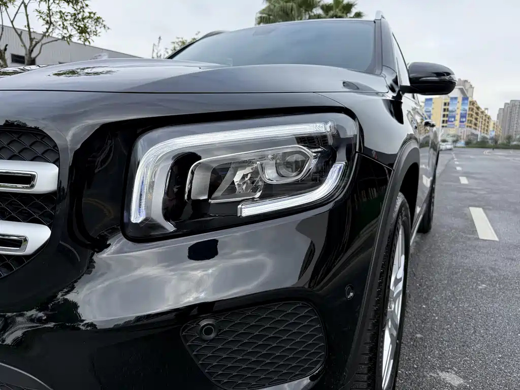 MERCEDES BENZ GLB 2023