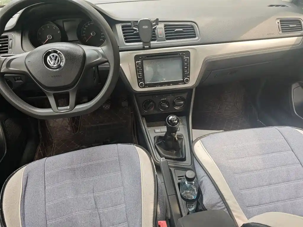 VOLKSWAGEN LAVIDA 2015