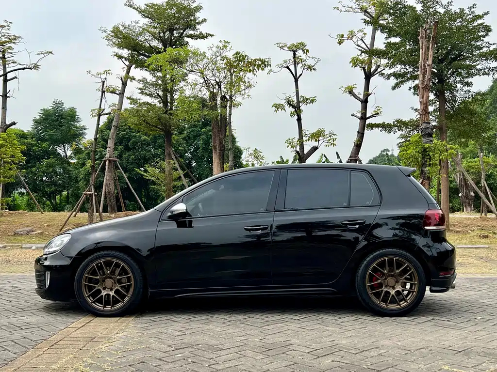 VOLKSWAGEN GOLF GTI 2011