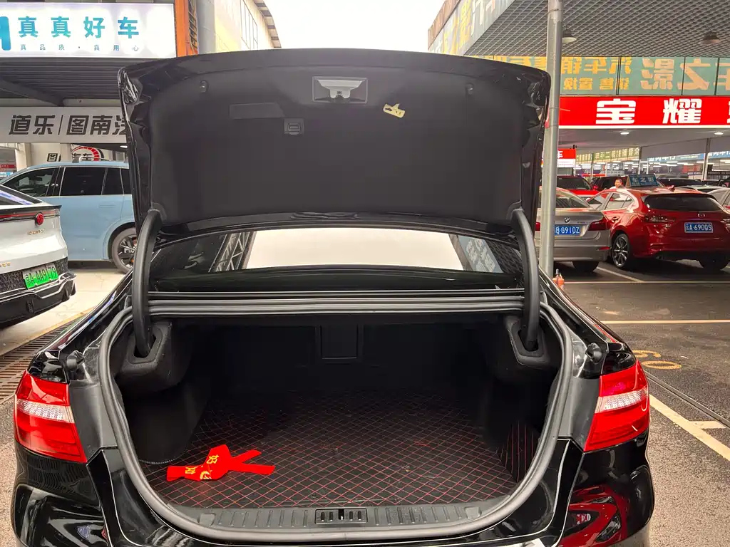 FORD TAURUS 2018