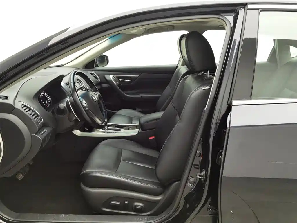 NISSAN TEANA 2015
