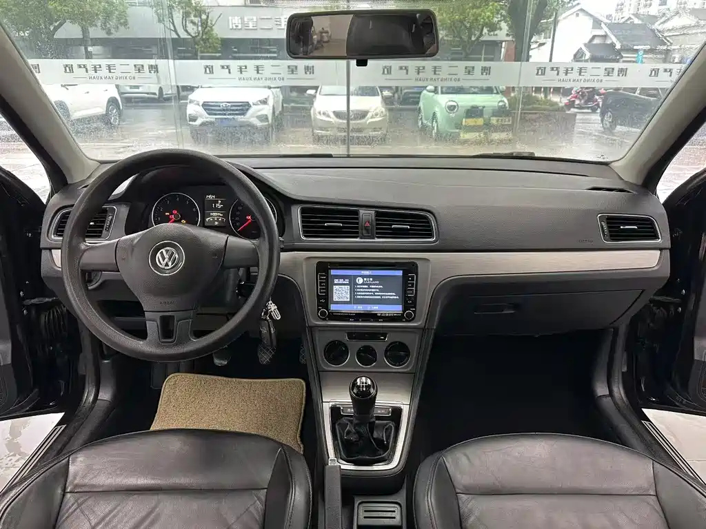 VOLKSWAGEN LAVIDA 2013