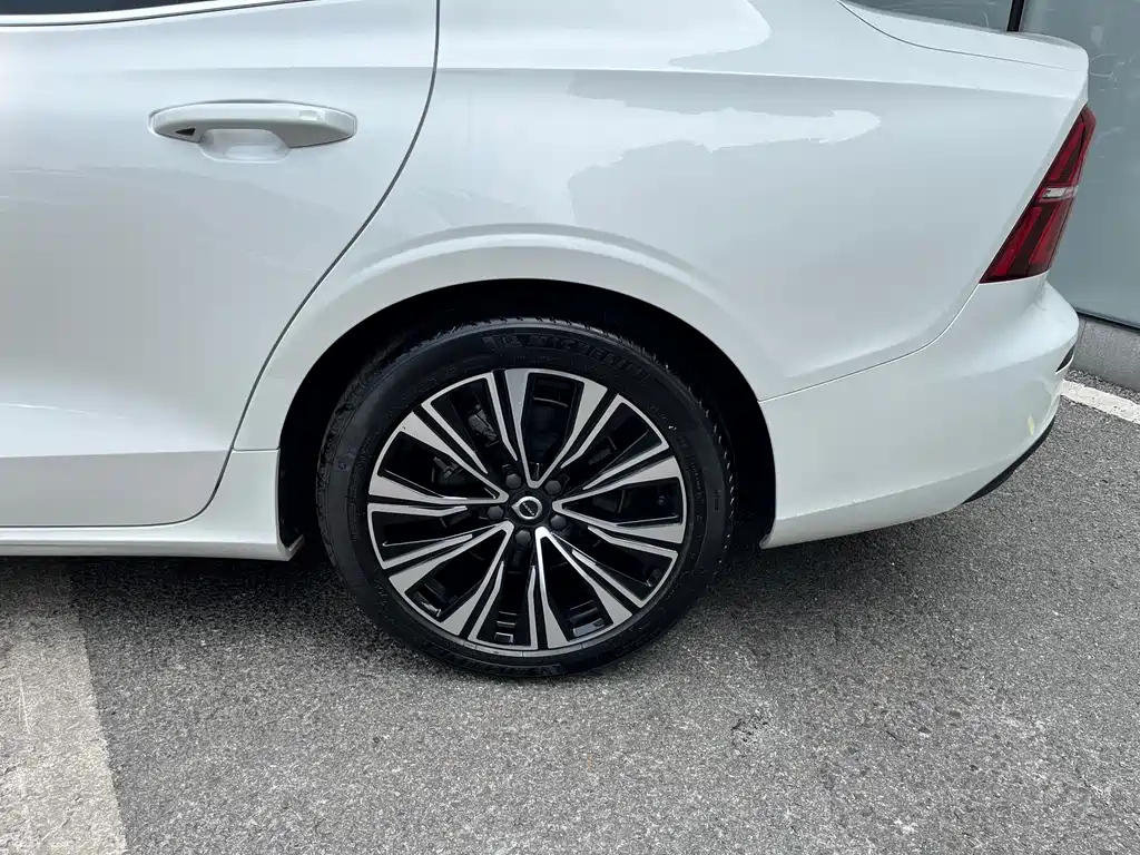 VOLVO S60 2024