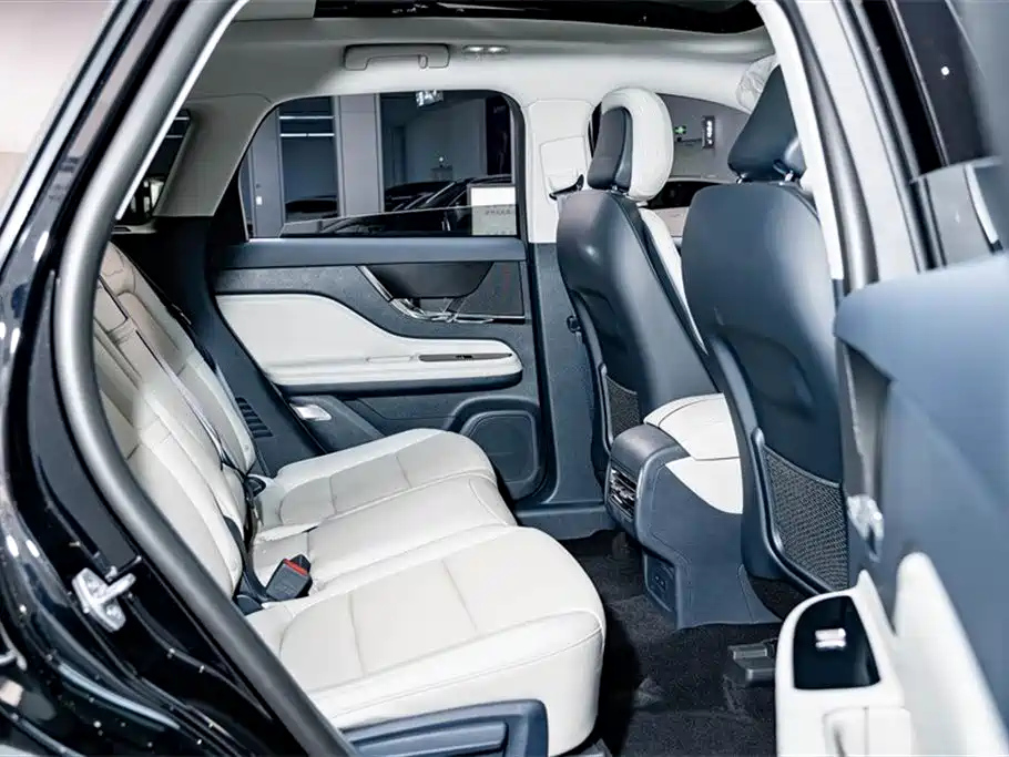 LINCOLN ADVENTURER 2024