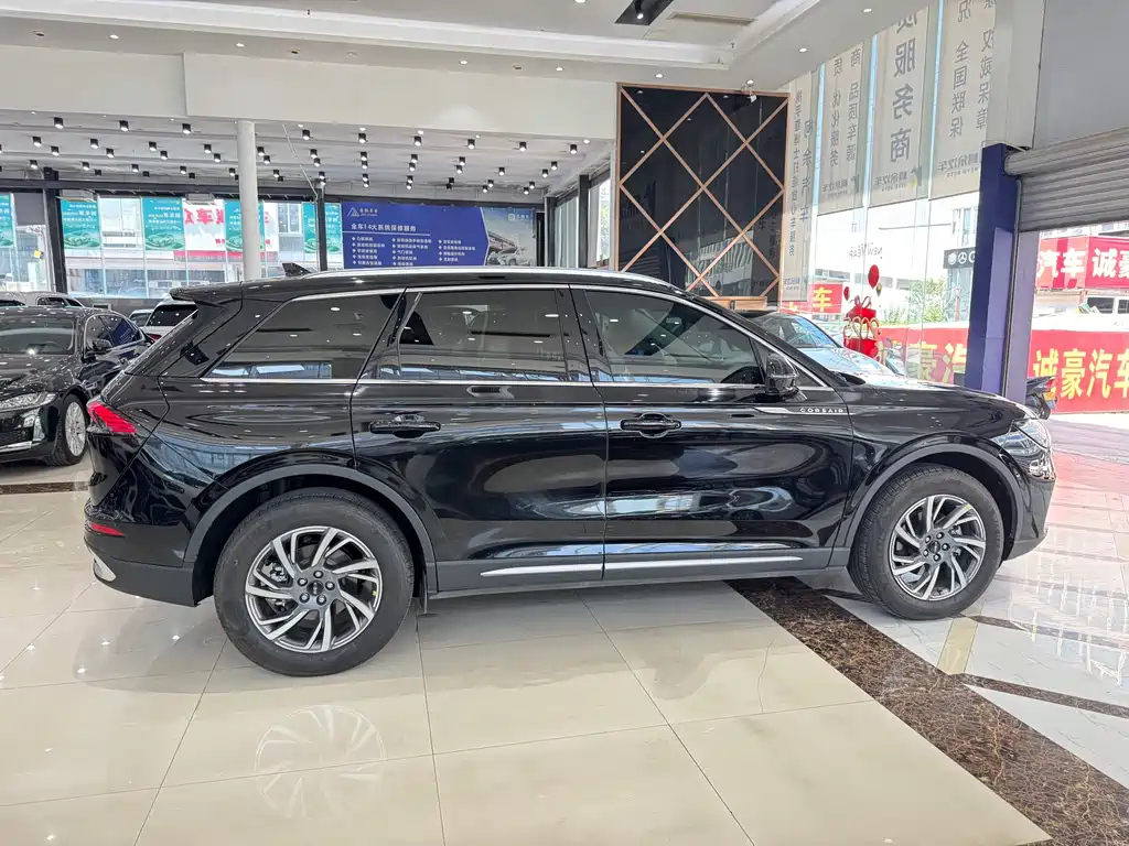 LINCOLN ADVENTURER 2024