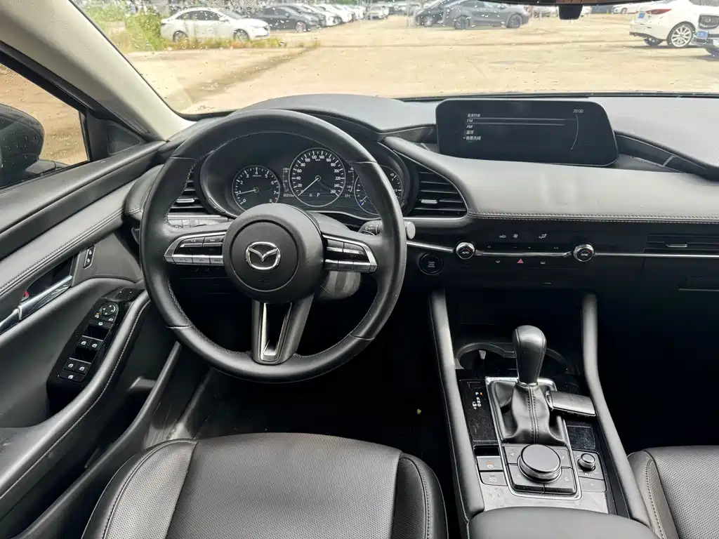MAZDA 3 AXELA 2022