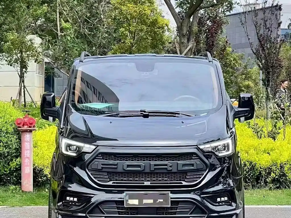 FORD TOUREO 2024