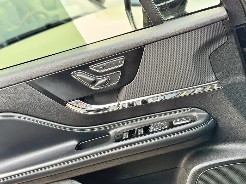 LINCOLN ADVENTURER 2022