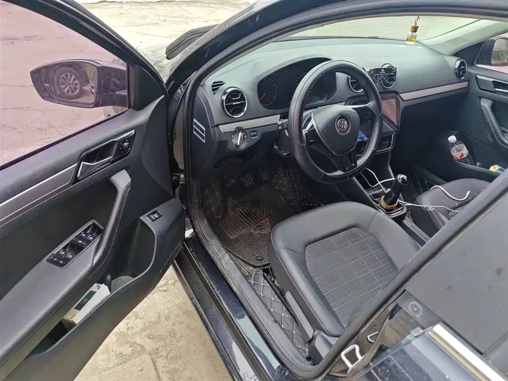 VOLKSWAGEN JETTA 2017