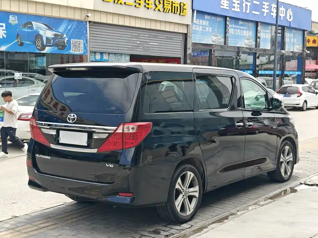 TOYOTA ALPHARD 2012