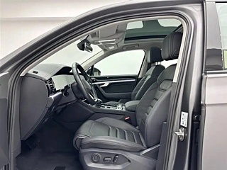VOLKSWAGEN TOUAREG  2023 YEAR 3.0TSI SHARP & 2023